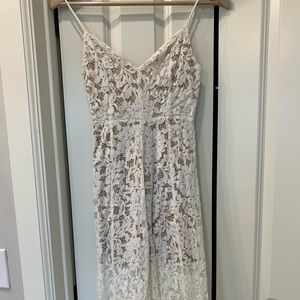 Lulu’s white dress